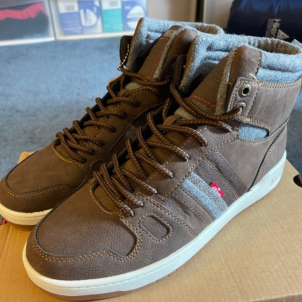 Levi Strauss men's high top sneakers size M 8 American folk cedar
